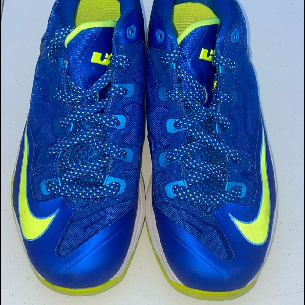 Nike Tennis Shoes